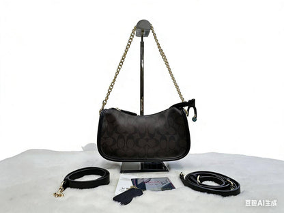 Coach Waverly Shoulder Bag
Size:23cm 
With box 📦 
95 dhs💓

Zain56
♥️♥️♥️