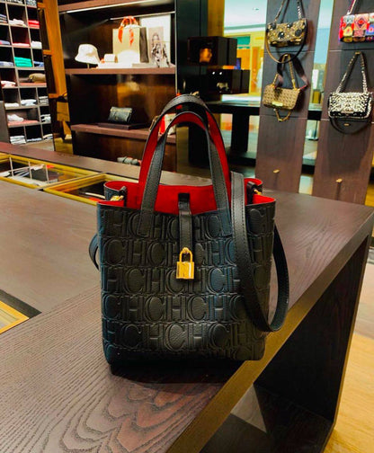 CH
100 dhs✅
size：22cm 
Good-quality 


with box
🎁🎁🎁

Zain35
♥️♥️♥️