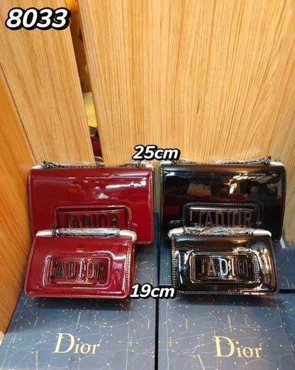 Dior

good quality 
With box 
🎁🎁🎁

Small 85 dhs🪙🌨️
M 90 dhs🪙🌨️
L 95 dhs🪙🌨️

Zain07
♥️♥️♥️