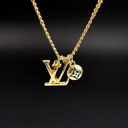 Louis Vuitton 🦋*
Necklace❤️‍🔥
Master quality 💯
With normal boxes 📦 
50 dhs🪙💚
With master box 🗃️ 
65 dhs🪙💚

Zain216
♥️♥️♥️