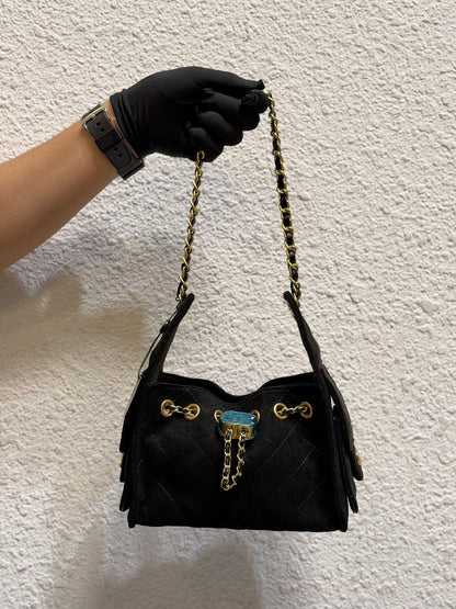 Chanel 
25bag mini
Size:20×22cm
120 dhs💓

Zain114
♥️♥️♥️