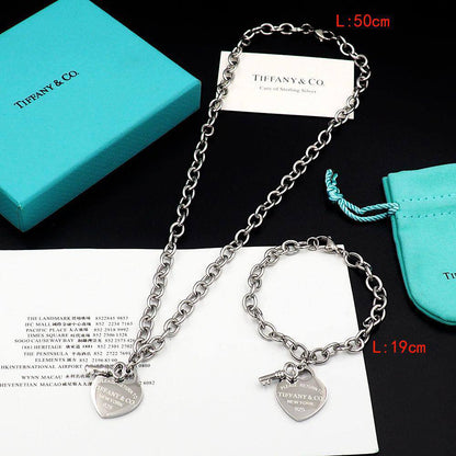 Tiffany ❤️‍🔥*
Necklace 🍁
Bracelet 🌸
Master quality 💯
With normal boxes 📦 
70 dhs👑
With master box 🗃️ 
85 dhs👑

Zain216
♥️♥️♥️