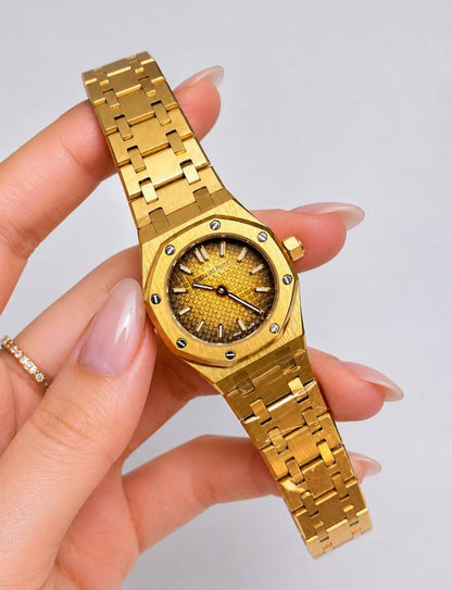Ap watch for ladies 
good quality 
310 dhs✅
 (size 23mm )

Zain59
♥️♥️♥️