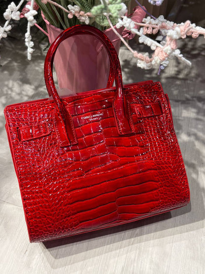 YSL 
26*12*20cm 
110 dhs🪙💚

Zain44
♥️♥️♥️