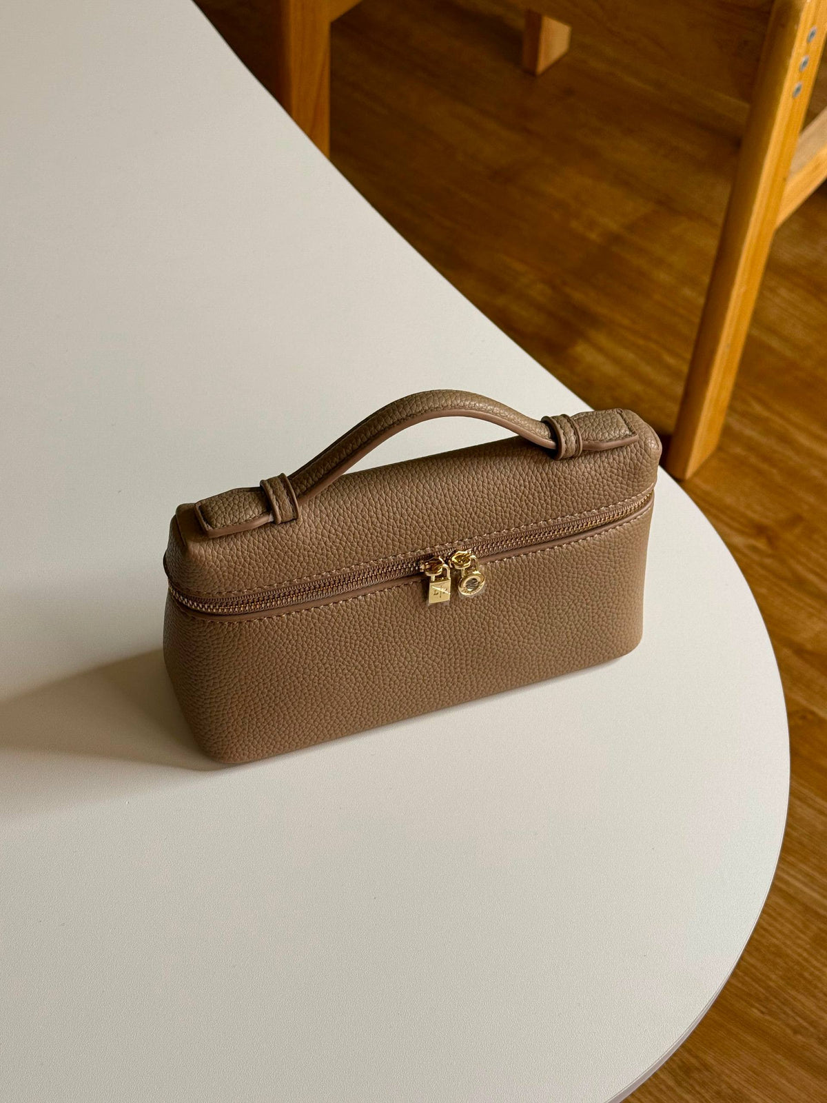 LORO PIANA 

19cm

320 dhs🇦🇪🇦🇪🇦🇪
 MASTER QUALITY
 With box🎁

Zain167
♥️♥️♥️