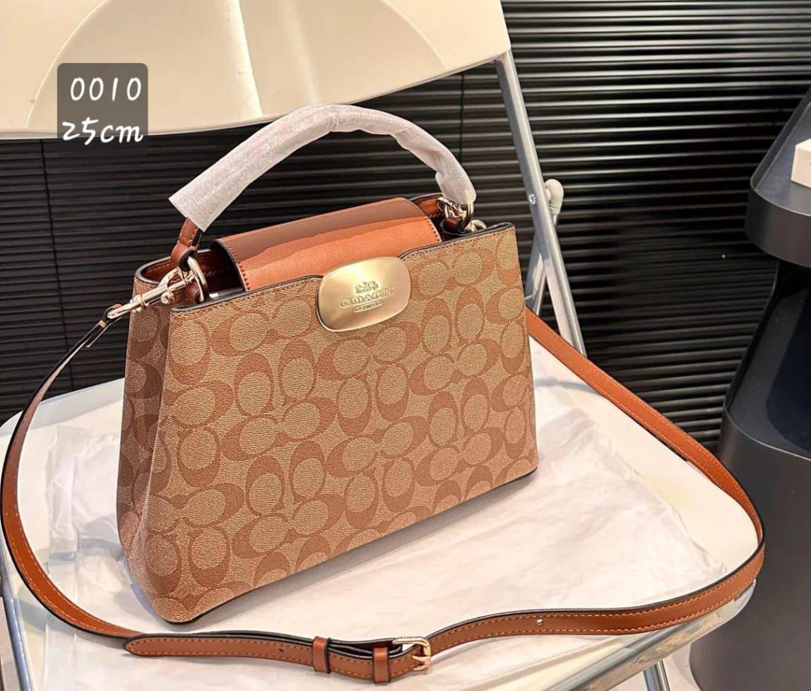 Coach

with box
🎁🎁🎁

100 dhs❣️

Zain46
♥️♥️♥️
