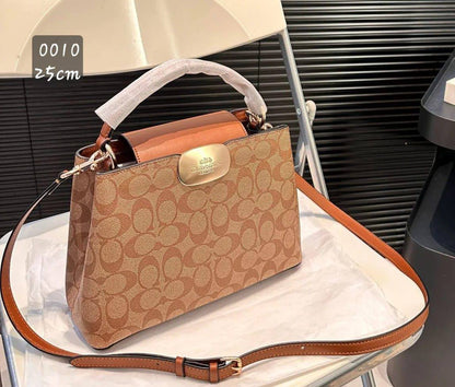 Coach

with box
🎁🎁🎁

100 dhs❣️

Zain46
♥️♥️♥️