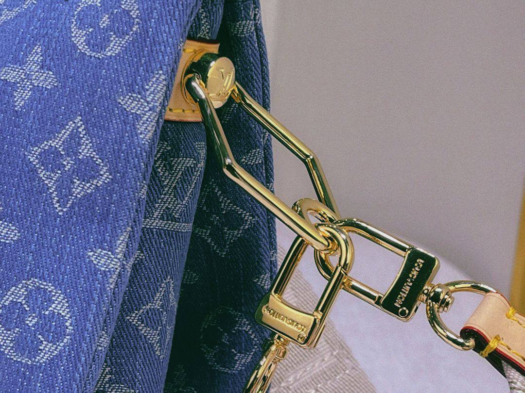 LV

GOOD QUALITY 

WITH BOX 
🎁🎁🎁

115 dhs✅

Zain39
♥️♥️♥️