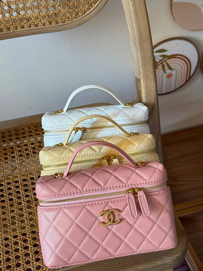 *New Collection✨✨✨
CHANEL
19cm
340 dhs🇦🇪🇦🇪
*MASTER QUALITY*
With box🎁

Zain167
♥️♥️♥️
