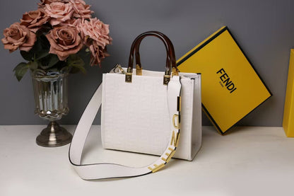 FENDI

Best quality
without box

100 dhs🇦🇪🇦🇪🇦🇪

size 26CM
Zain290
♥️♥️♥️