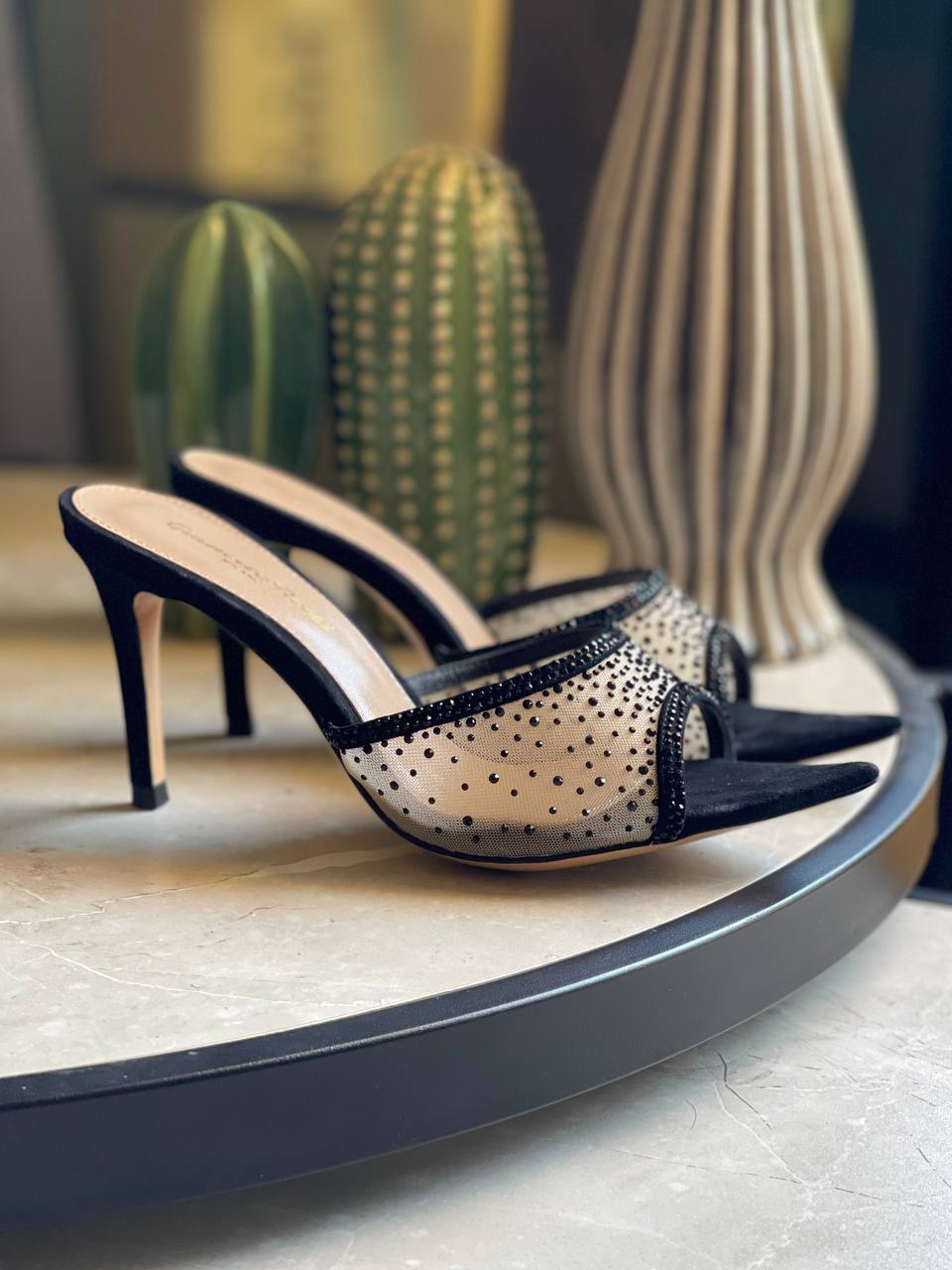 GIANVITO ROSSI
Vip quality
Size 36 to 42
450 dhs🇦🇪🇦🇪

Zain113
♥️♥️♥️