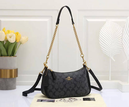 Coach
95 dhs🇦🇪🇦🇪 
high quality With box24cm

Zain21
♥️♥️♥️