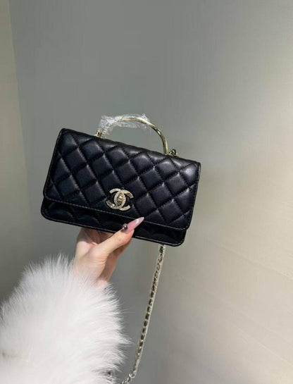 Chanel
100 dhs✅
Good-quality 

with box
🎁🎁🎁

Zain35
♥️♥️♥️