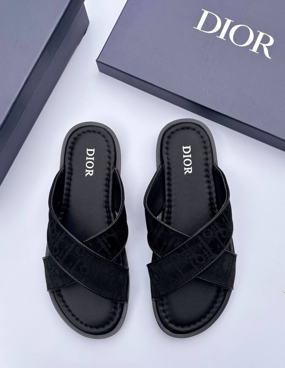 Dior  
110 dhs✅
Size 40-45

Zain55
♥️♥️♥️
