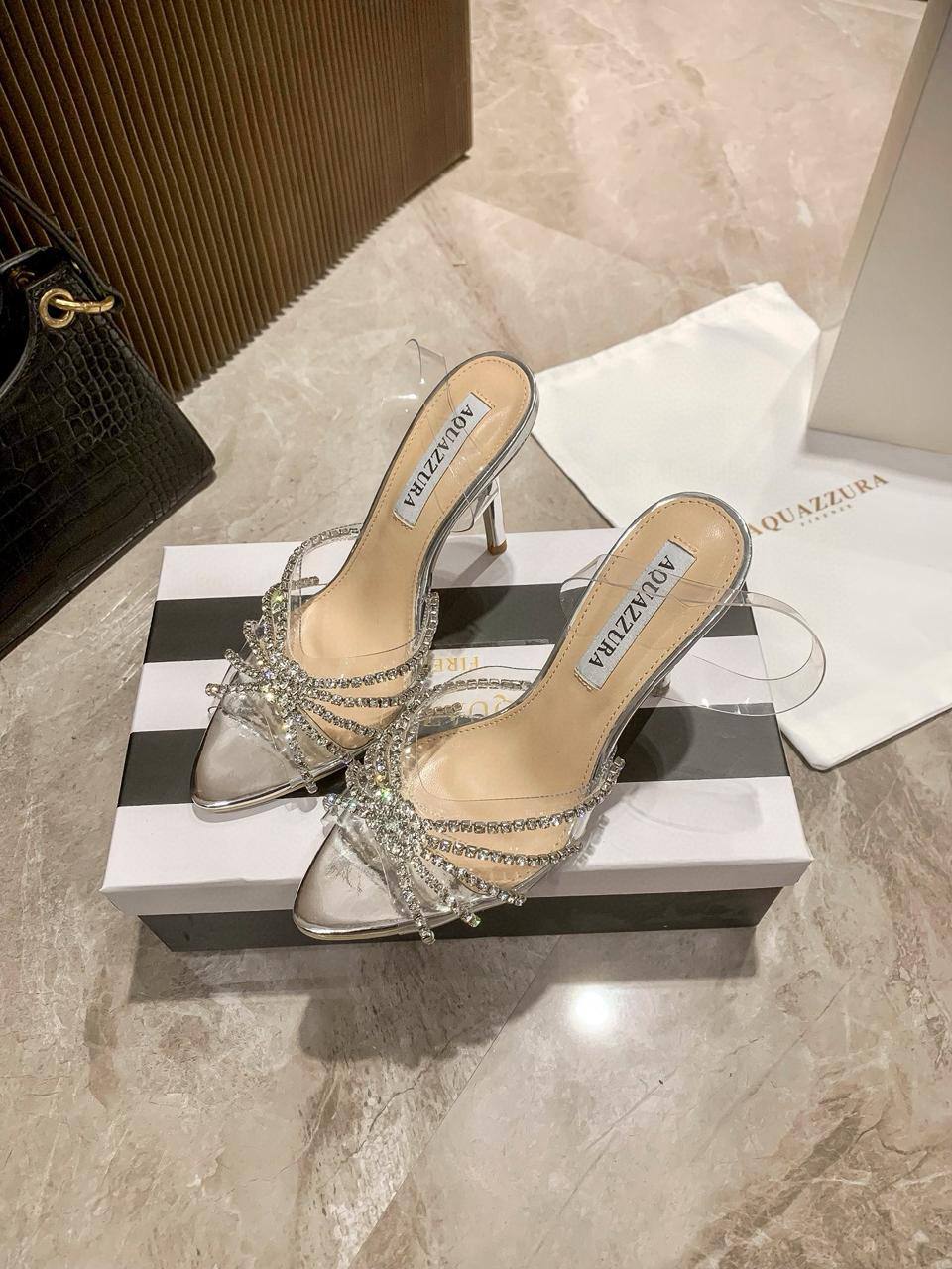 Gucci - Valentino - Aquazzura
Size 36-41 
120 dhs✅

Zain132
♥️♥️♥️