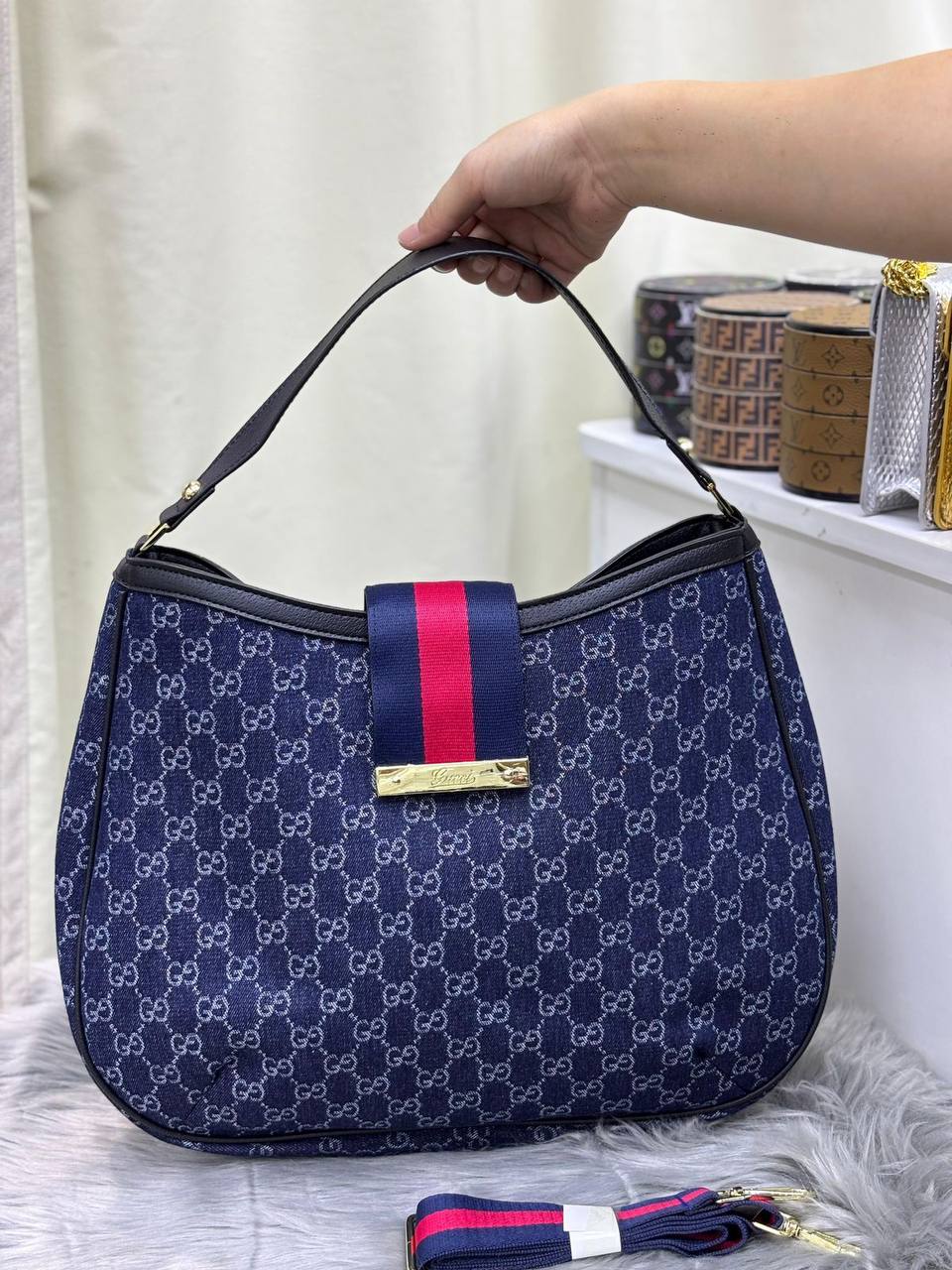 GUCCI
SIZE  ……… 40CM 🥰
100 dhs🪙🌨️

Zain244
♥️♥️♥️