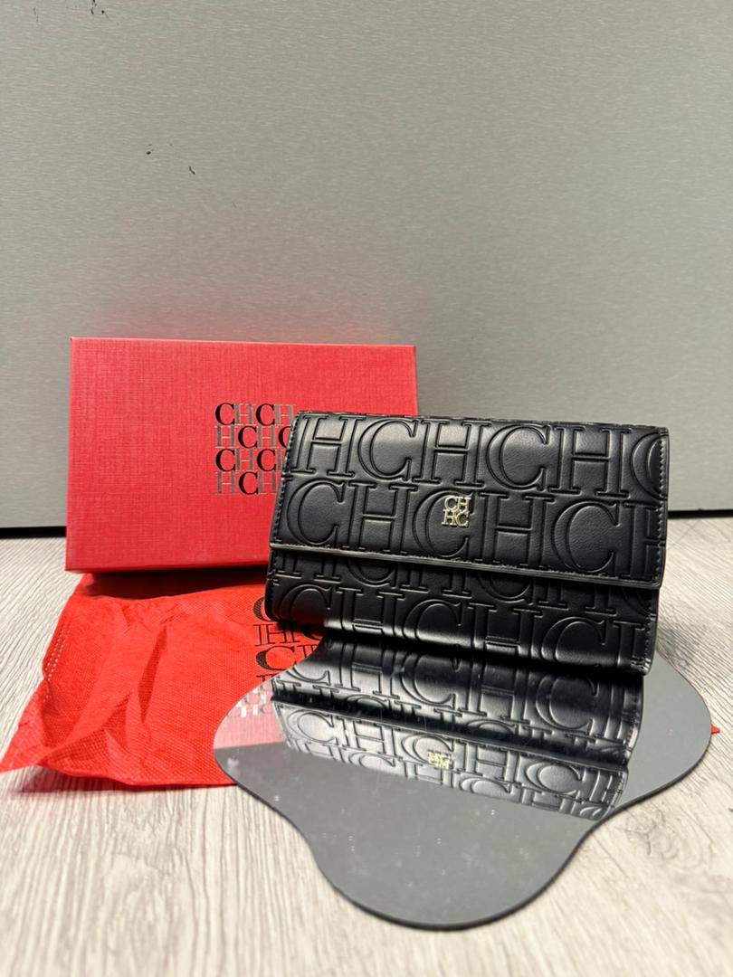 CH
90 dhs🪙🖤
size：20cm

Zain35
♥️♥️♥️