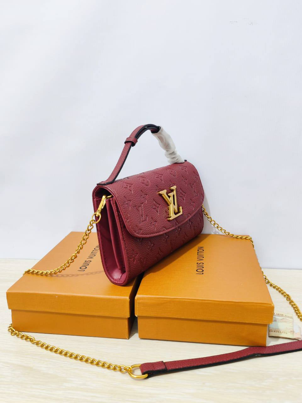 Coach

70 dhs🪙💕 

high quality 

with box  
🎁🎁🎁
23cm

Zain26
♥️♥️♥️
