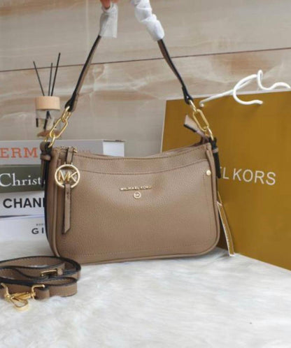 MK

90 dhs💓

SIZE：24cm
Good quality 


with box
🎁🎁🎁

Zain35
♥️♥️♥️