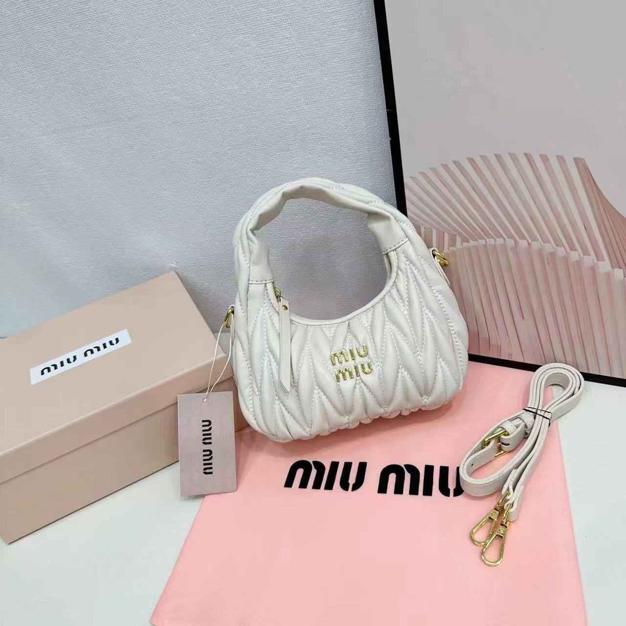 Miu Miu
withbox 
100 dhs🇦🇪🇦🇪

Zain143
♥️♥️♥️