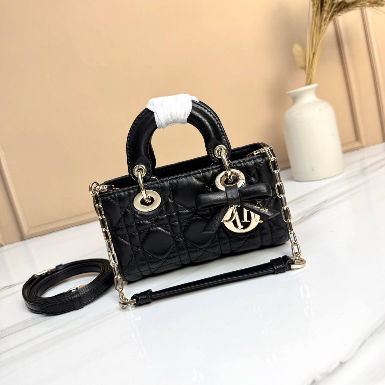Dior 
Master🎁🎁
310 dhs✅
#17cm🥰🥰

Zain228
♥️♥️♥️