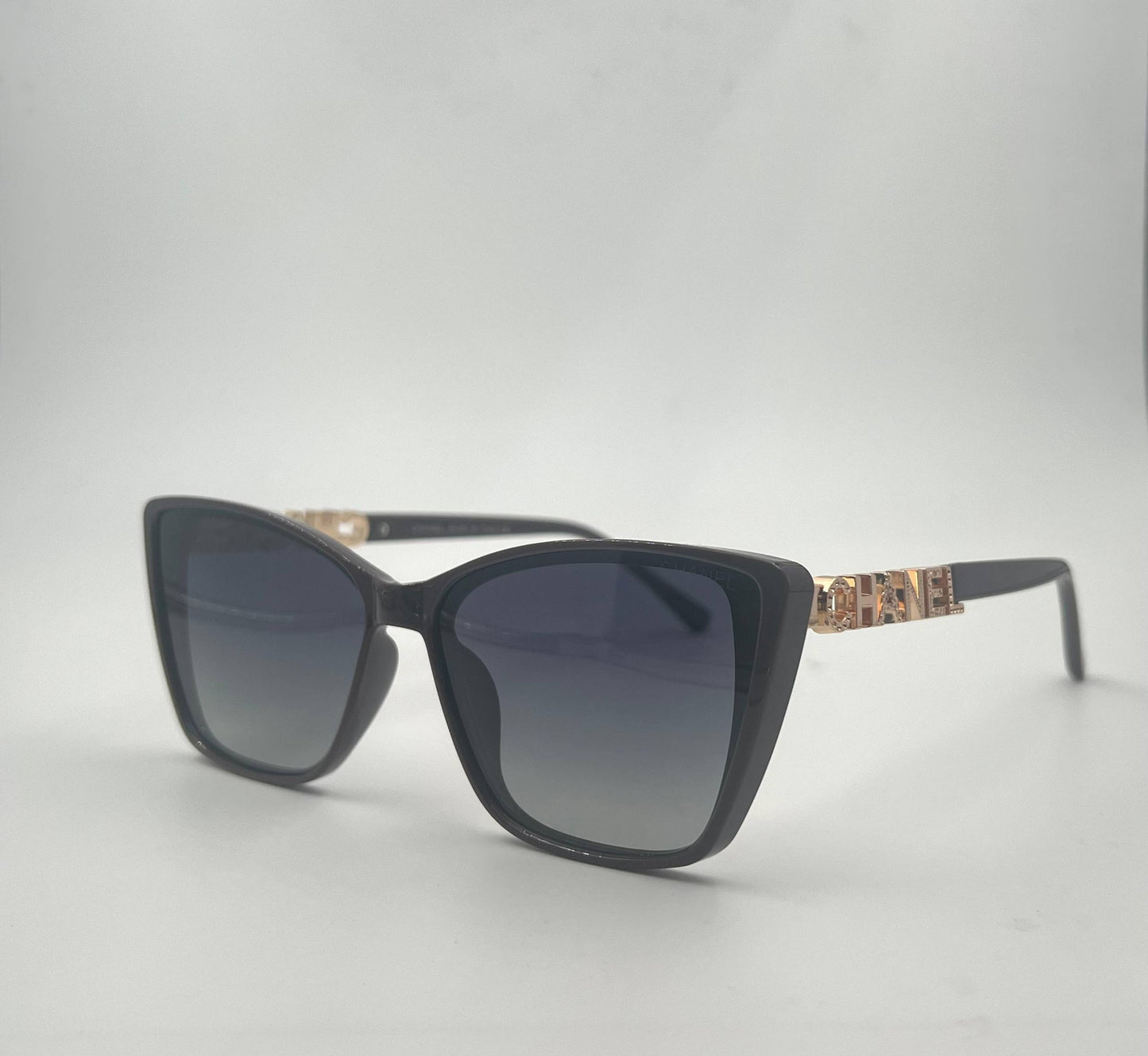 Chanel
Sunglasses 🕶️ 
good quality 💯

With master box 🗃️ 
50 dhs🌺

Zain273
♥️♥️♥️