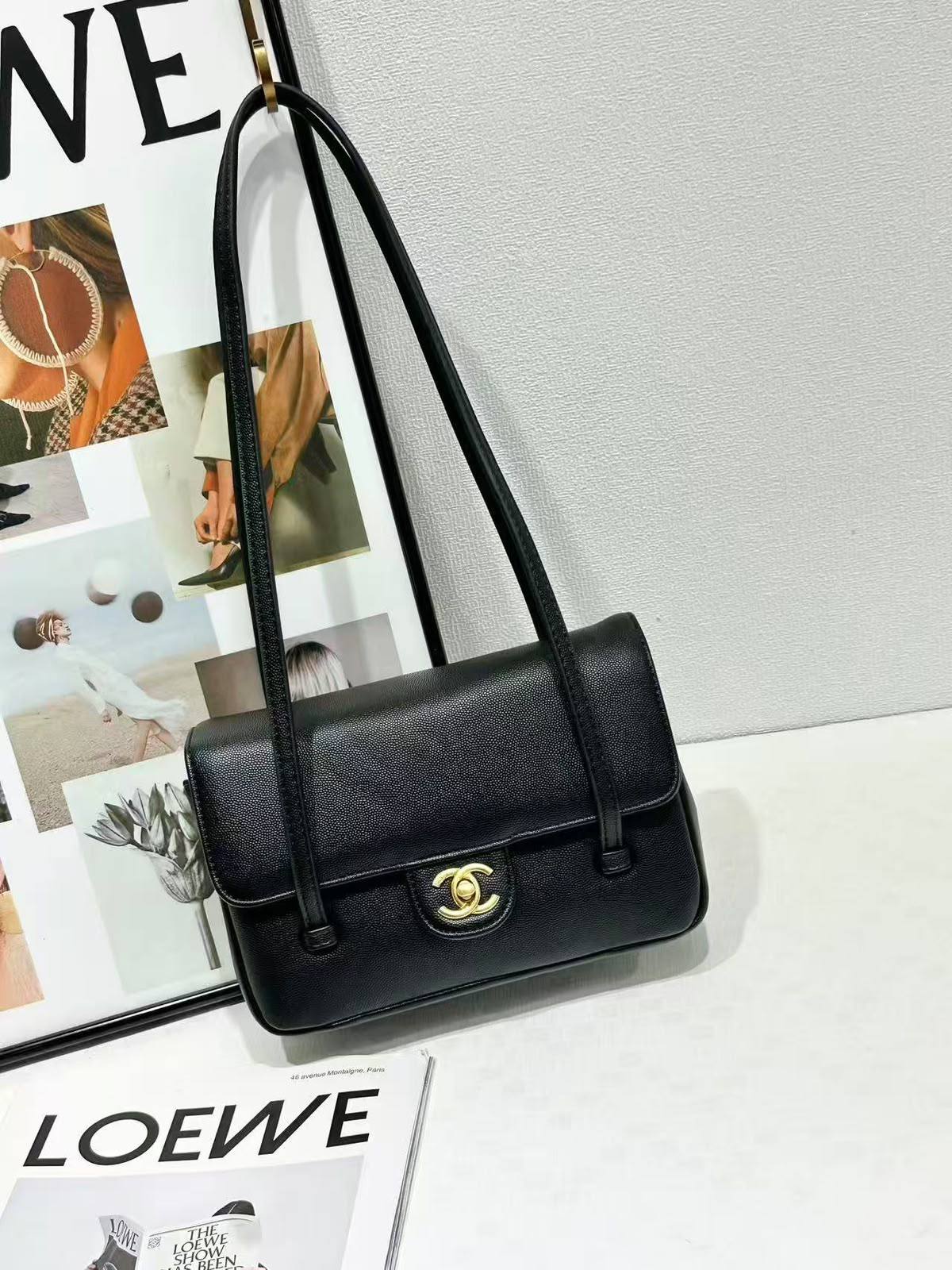 Chanel 

100 dhs🇦🇪🇦🇪
 have box

Zain07
♥️♥️♥️
