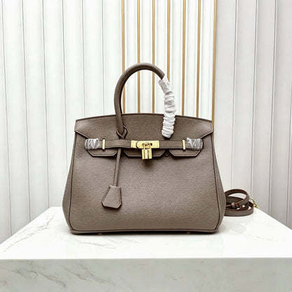 HERMES BIRKIN 

30CM 
NEW CAME 
GOOD QUALITY 

30cm
115 dhs🇦🇪🇦🇪

Zain295
♥️♥️♥️