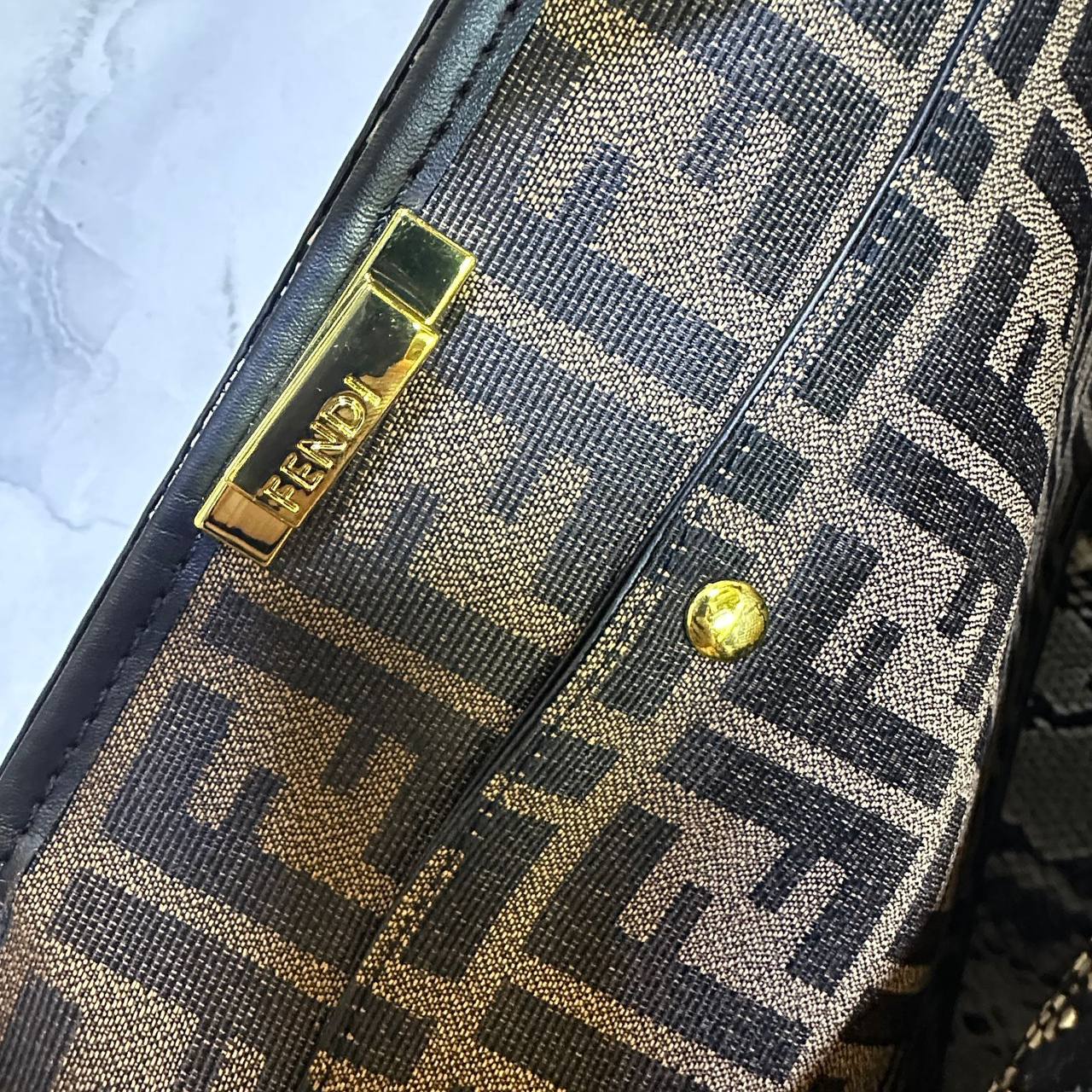 FENDI COPY ONE

 NEW CAME 

WITH BOX 
🎁🎁🎁

180 dhs🪙🌨️

Zain39
♥️♥️♥️