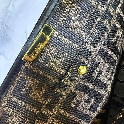 FENDI COPY ONE

 NEW CAME 

WITH BOX 
🎁🎁🎁

180 dhs🪙🌨️

Zain39
♥️♥️♥️