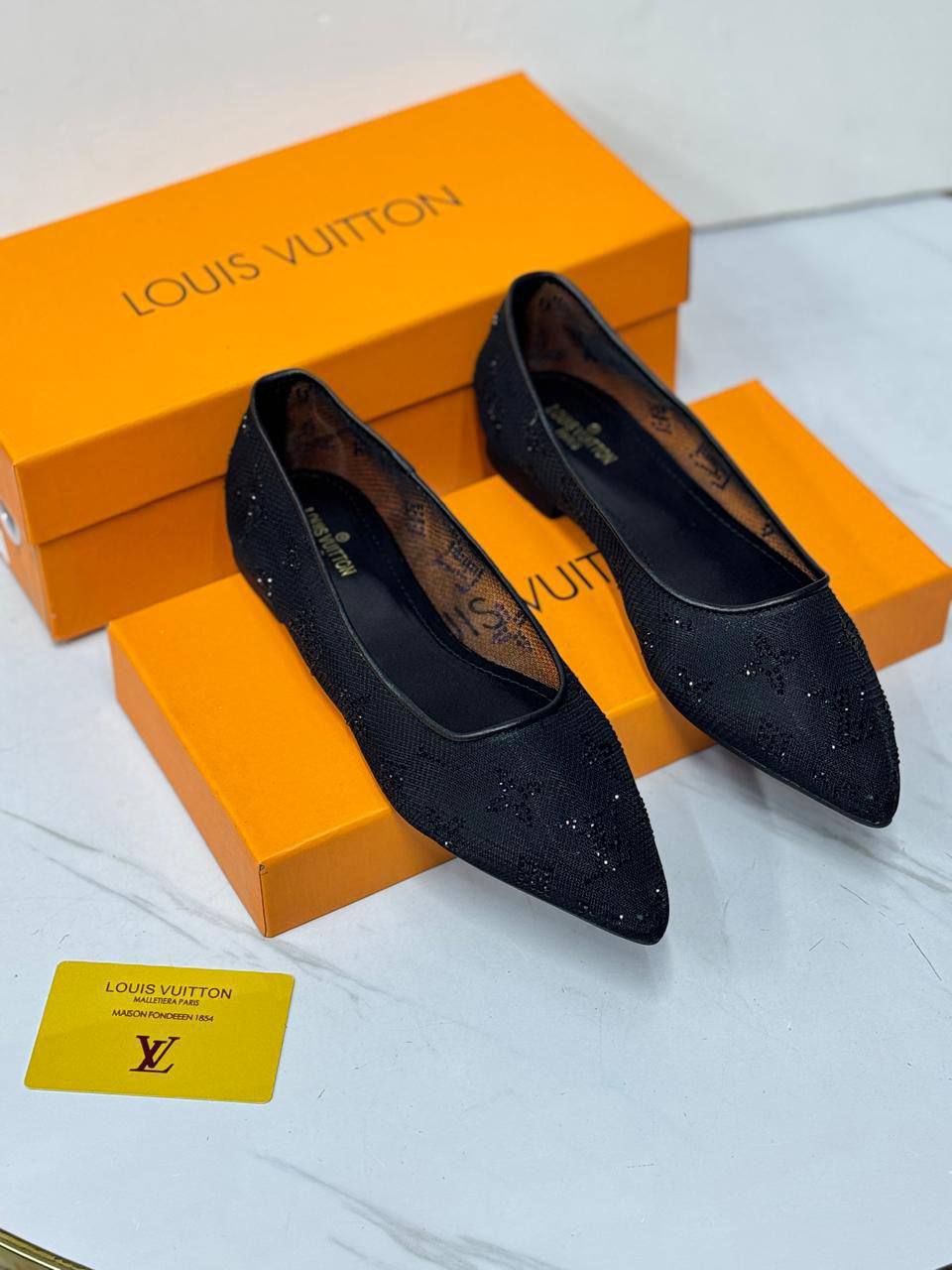 𝐋𝐕 𝐍𝐄𝐖 𝐃𝐎𝐋𝐋 𝐒𝐇𝐎𝐄𝐒
💯𝙃𝙞𝙜𝙝 𝙌𝙪𝙖𝙡𝙞𝙩𝙮
Size 36-37-38-39-40-41
100 dhs🌺

Zain86
♥️♥️♥️