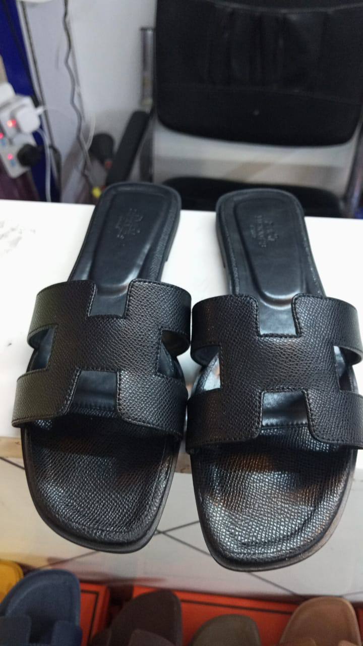 Hermes 
75 dhs🌺
good quality 
size 36 to 42 

Zain278
♥️♥️♥️