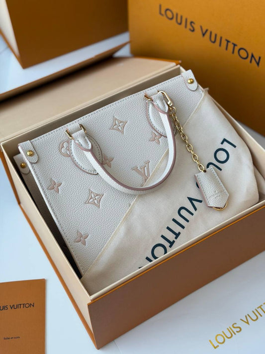 *LOUIS VUITTON*
*Master*++++++
*25 Cm*
*AVAILABLE NOW*
For Price 👇 WTSP Text Zain 0568585901

Zain257
♥️♥️♥️