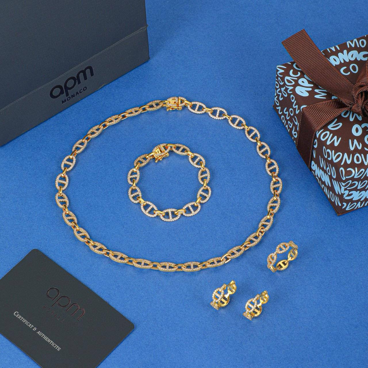240 DHS✅SET 
MASTER APM
MONACO✨💫
NECKLACE BRACELET EARRINGS RING
WITH BOX AND PAPER BAG🛍️🎁

Zain89
♥️♥️♥️