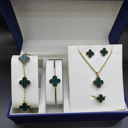 VCA set 
With box 
🎁🎁🎁

60 dhs✅

Zain25
♥️♥️♥️