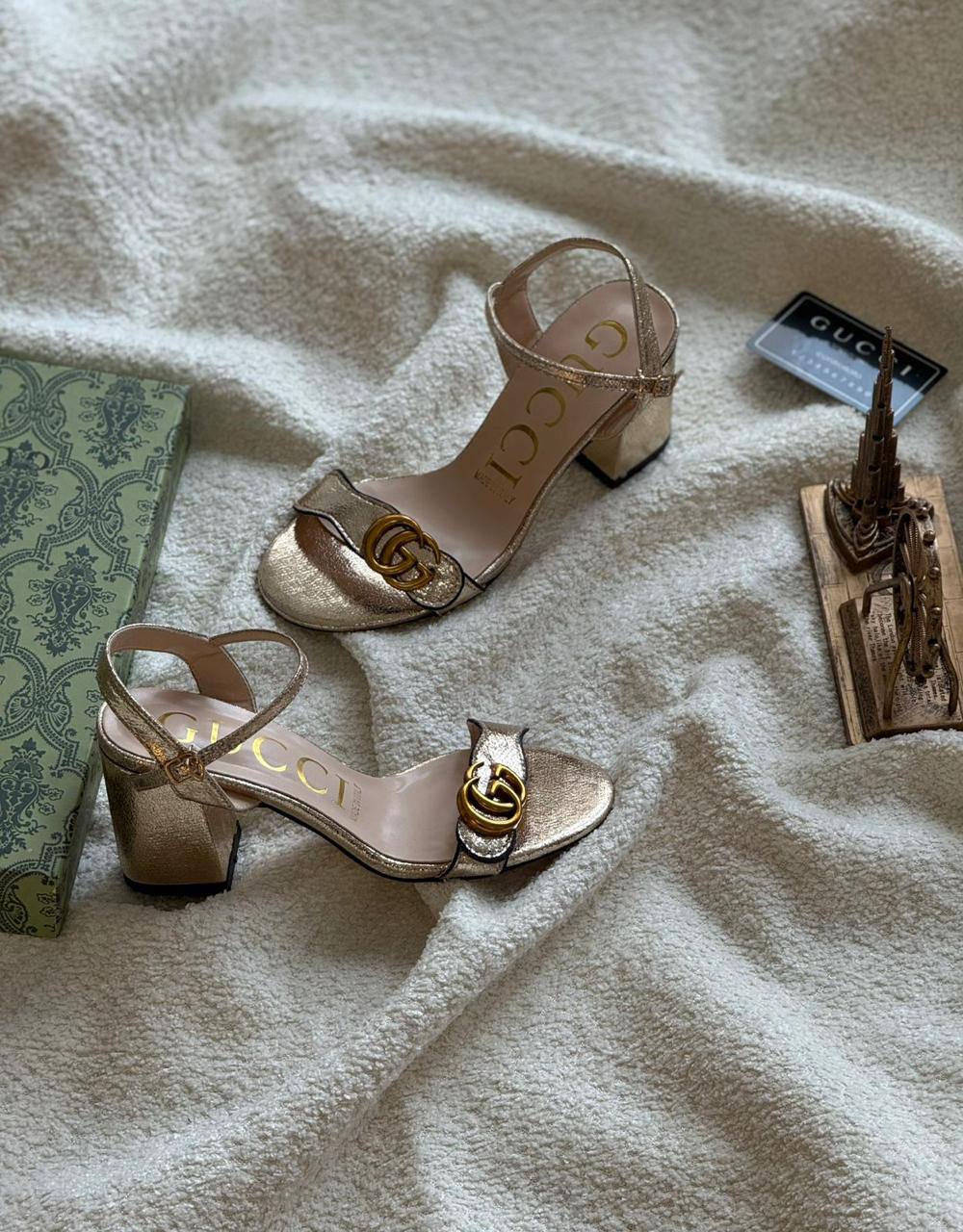 Gucci

Size. 36 to 41 

120 dhs🇦🇪🇦🇪

Zain80
♥️♥️♥️