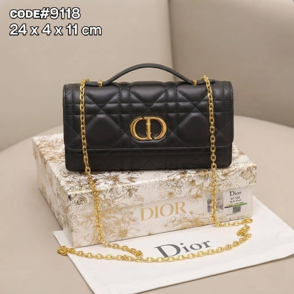 Dior
ᴄᴀʀᴏ ᴅɪᴏʀ ғʟᴀᴘ ᴄʟᴜᴛᴄʜ
ɪɴ ᴛᴏᴘ ʜᴀɴᴅʟᴇ ʙᴀɢ
ʜᴀs ʟᴏɴɢ ɢᴏʟᴅ ᴄʜᴀɪɴ  sᴛʀᴀᴘ
ɪɴ ᴛᴡɪsᴛ ʟᴏɢᴏ ʟᴏᴄᴋ 
sɪᴢᴇ: 24 cm
ᴡɪᴛʜ BOX

75 dhs🇦🇪🇦🇪

Zain31
♥️♥️♥️