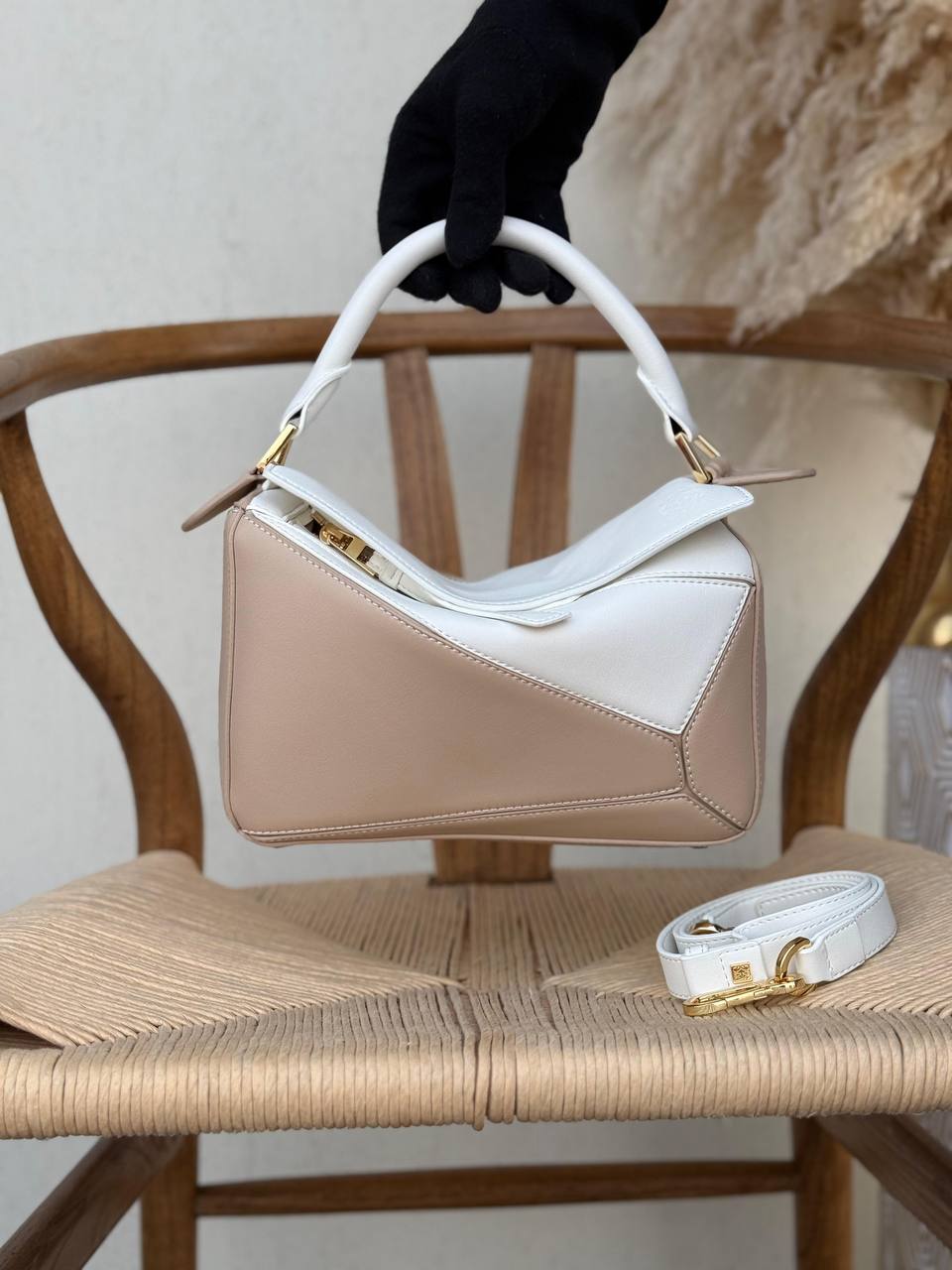LOEWE
24cm
370 dhs✅
Top quality 
With box🎁

Zain167
♥️♥️♥️