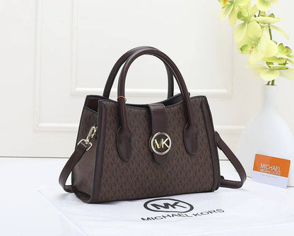 MK 
95 dhs🇦🇪🇦🇪
size 24×10×17cm

Zain213
♥️♥️♥️