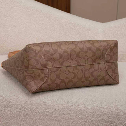 Coach
100 dhs❣️
2in1
Both sides are usable.

Zain07
♥️♥️♥️