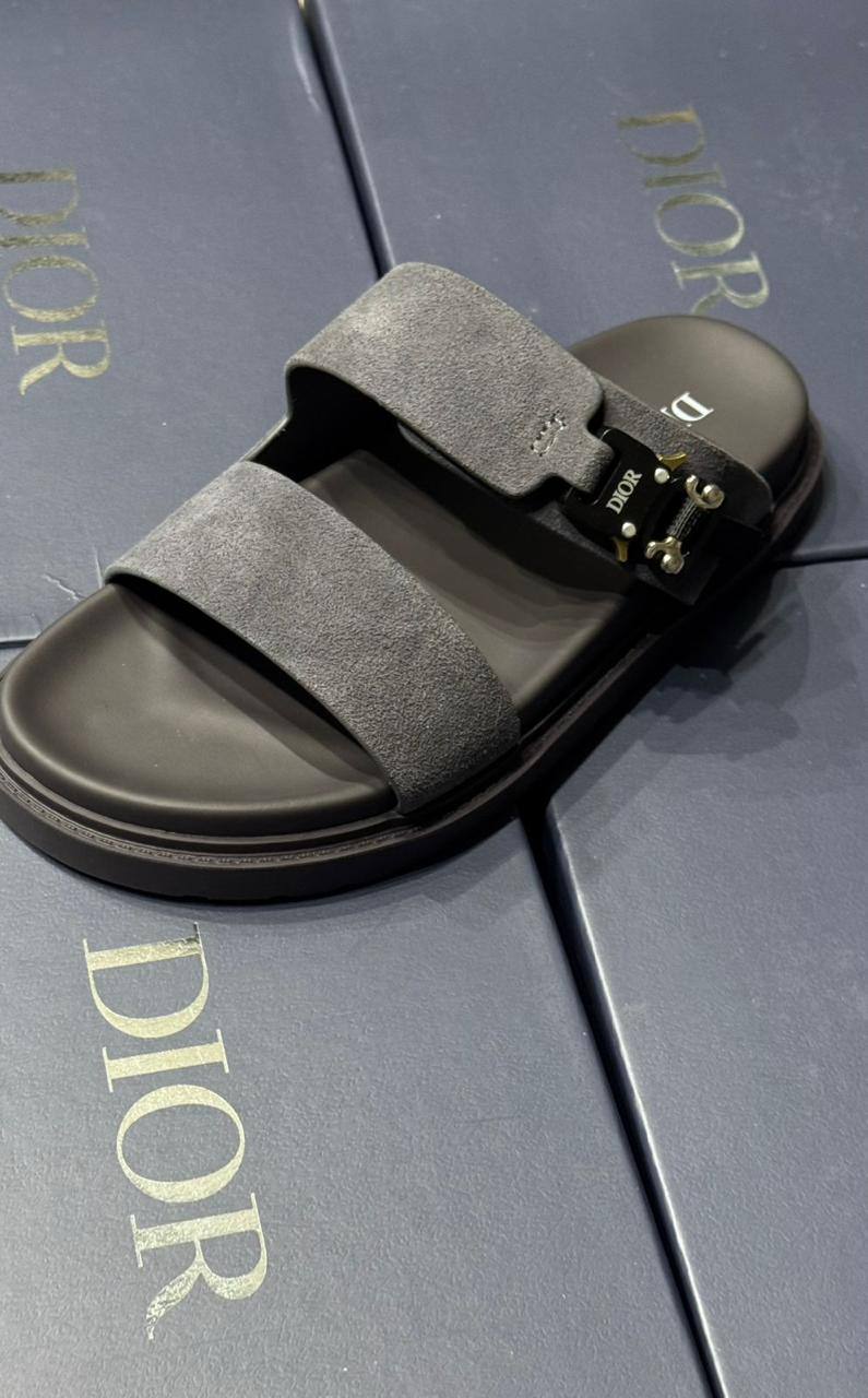 Dior
Size 40-45⚡️
130 dhs💓

Zain183
♥️♥️♥️