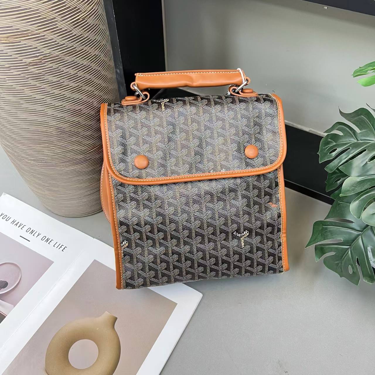 Goyard
65 dhs💓

Zain232
♥️♥️♥️
