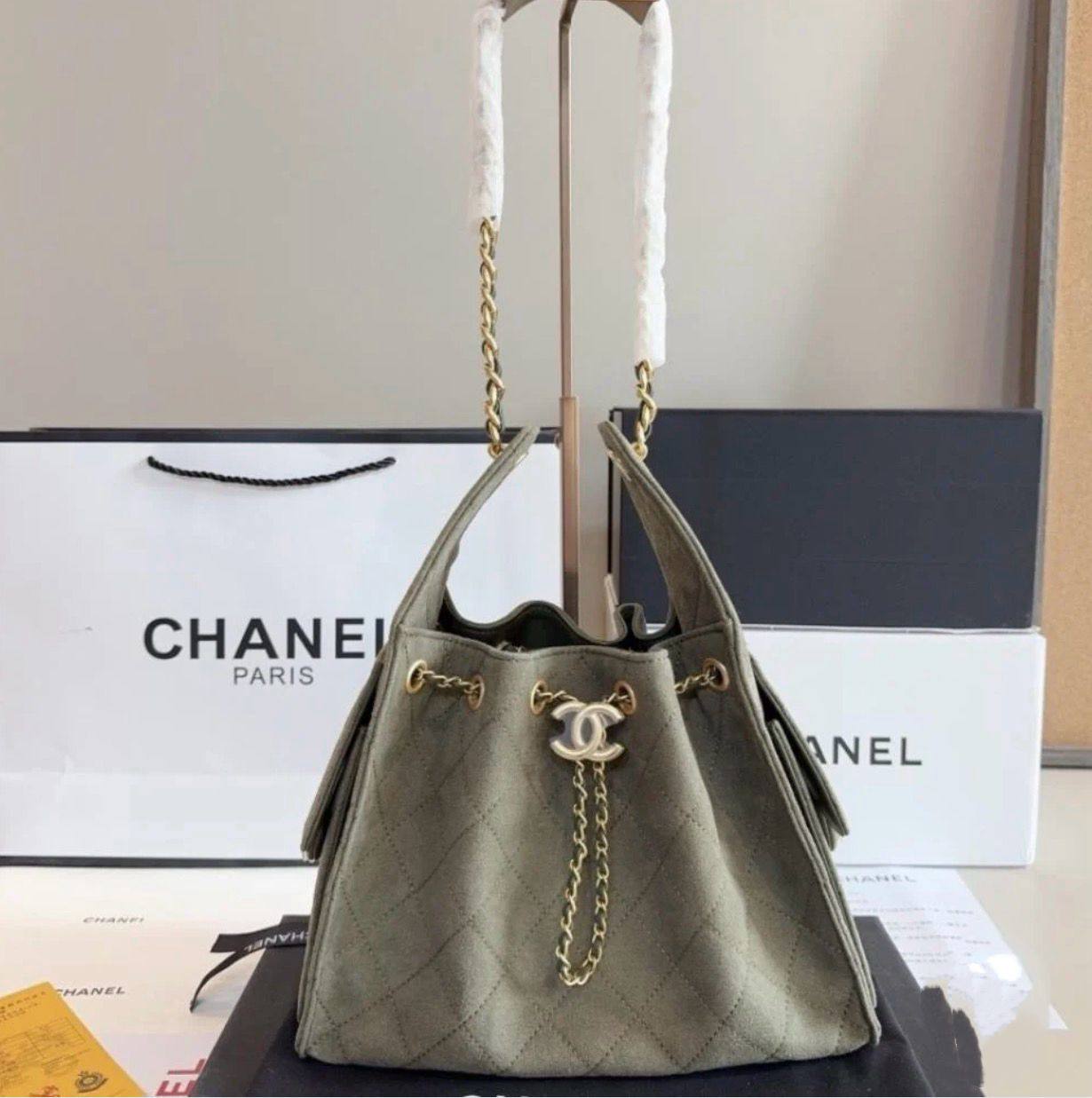 Chanel
110 dhs🇦🇪
size28cm
High-quality 


with box
🎁🎁🎁

Zain35
♥️♥️♥️