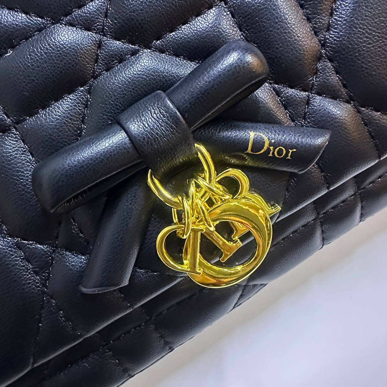 DIOR NEW CAME HIGH QUALITY WITH BOX  
120 dhs🇦🇪🇦🇪

Zain295
♥️♥️♥️