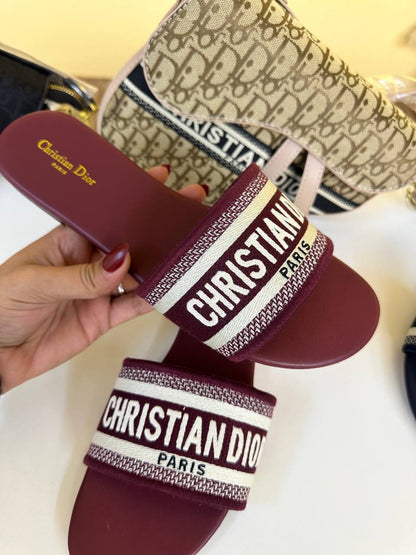 Dior set

160 dhs

Bag + slipper

Zain3121
♥️♥️♥️

Zc