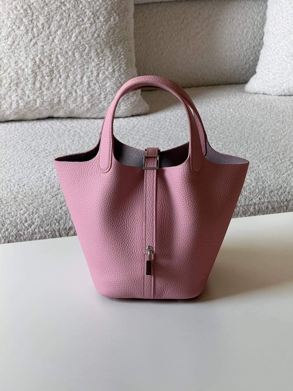 Hermes picotin 18cm💕master quality😍


with box❤️
🎁🎁🎁

320 dhs🪙🌨️

Zain52
♥️♥️♥️