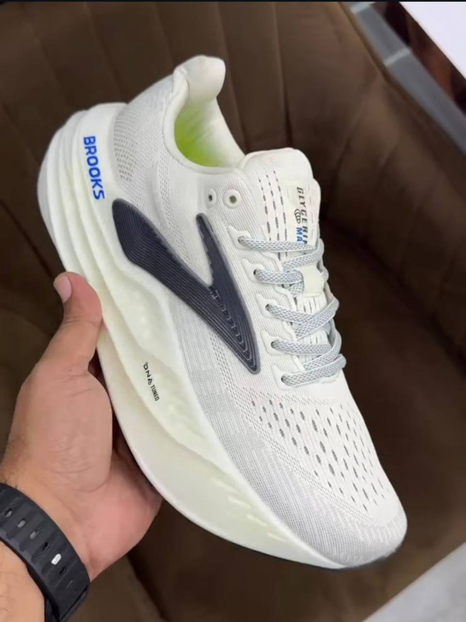 Brooks Glycerin Max , 
Size 36 to  45 , 
220 dhs🪙🌨️

Zain196
♥️♥️♥️