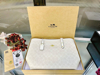 COACH
Size     42cm
95 dhs🪙🌺

Withbox  
🎁🎁🎁

high quality

Zain04
♥️♥️♥️