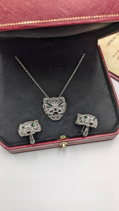 Cartier
*Master Quality* 
*Necklace & Earrings*
140 dhs✅ with Normal Box 🎁
160 dhs✅ with Good Box 🎁
210 dhs✅ with Master Box 🎁

Zain210
♥️♥️♥️