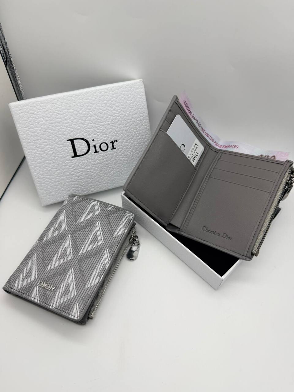 Wallets 

with box
🎁🎁🎁

65 dhs✅
good quality

Zain33
♥️♥️♥️